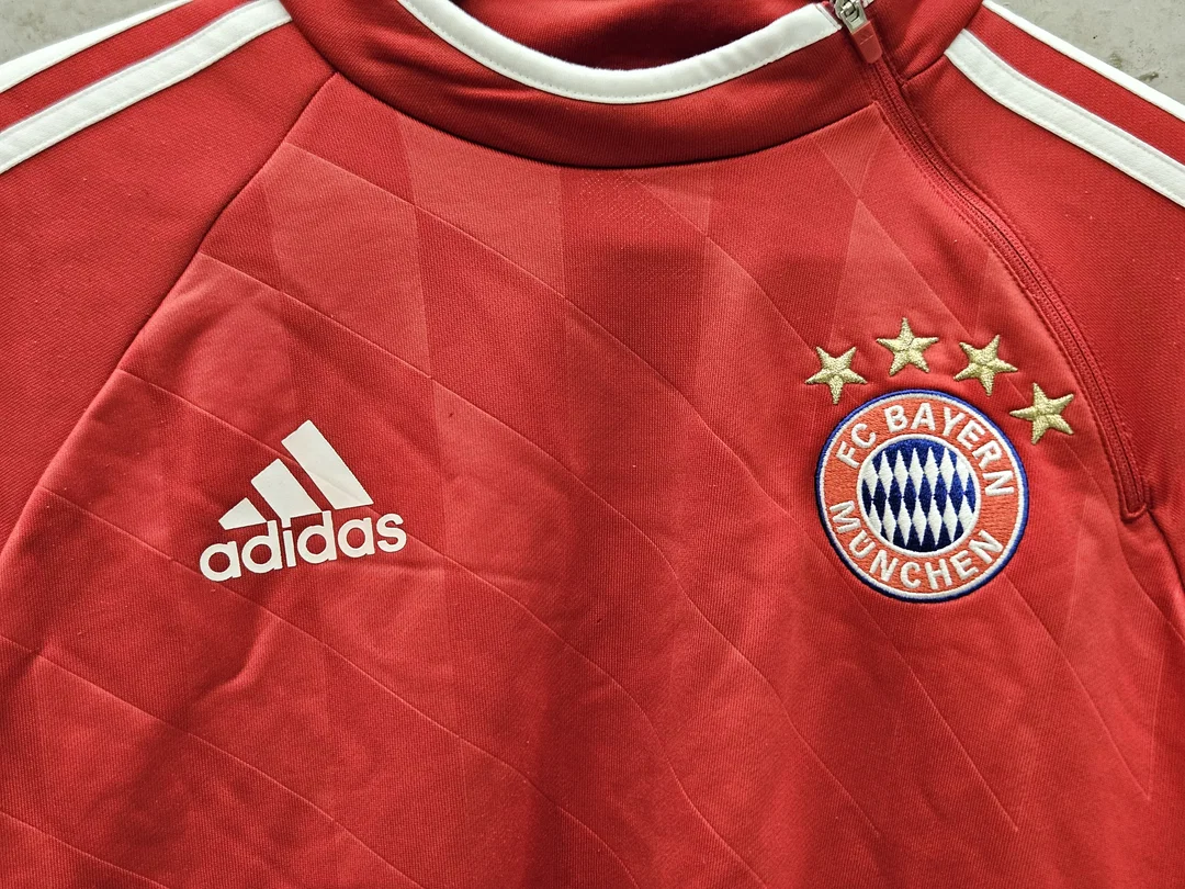 ADIDAS x FC Bayern München Herren Fussball Jacke, rot - Gr. L – Bild 3