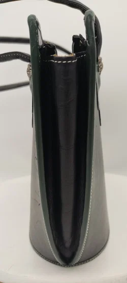 Klaus Hladik Ledertasche aus Salzburg - Elegante Trachten-Lederhandtasche  – Hochwertiges Accessoire für stilvolle Damen - Bild 13