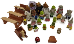 Sylvanian Families Figuren Set Tiere Möbel Bänke Konvolut - Bild 3