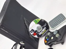 Microsoft Xbox 360 S Set - Xbox 360 Slim Konsole mit 3 Controllern, Chatpad und Zubehör - Bild 3