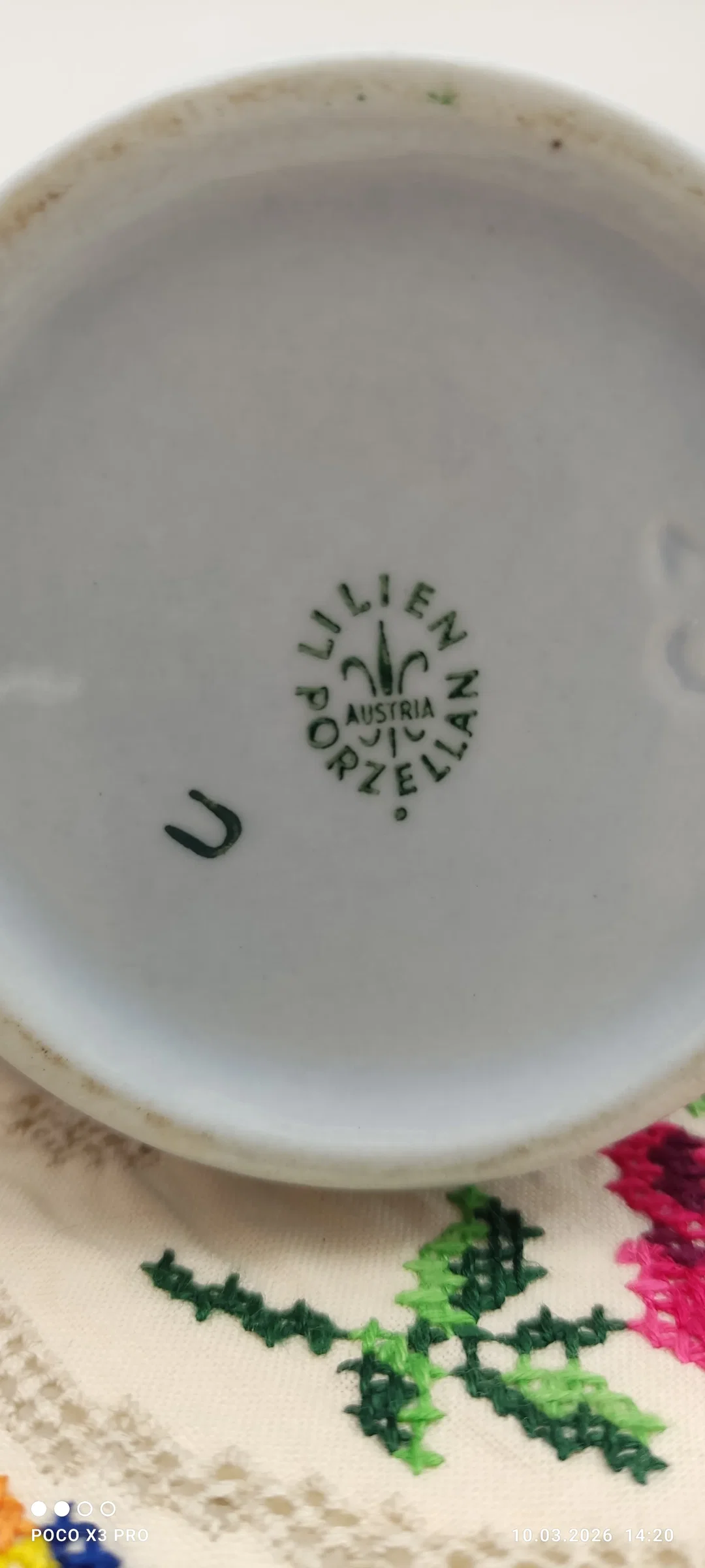Lilien Porzellan Kanne mit Becher | Zeitreise-Stück – Bild 7