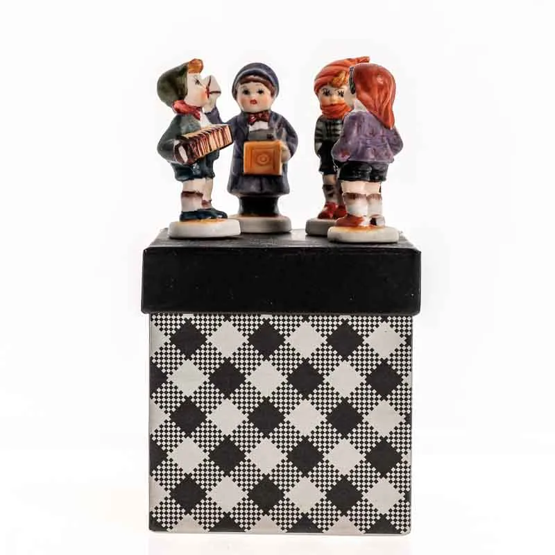 4 Stück Sammelfiguren im Hummel Stil - keine Originale – Bild 3