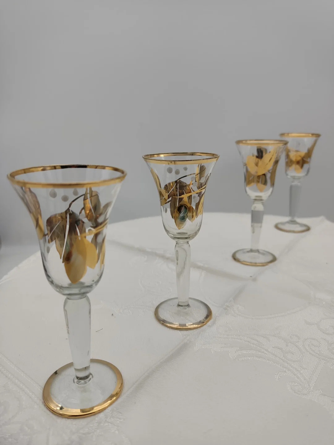 Schnapsgläser 4er-Set Goldrand, Blättermuster  | Vintage-Glanz – Bild 4
