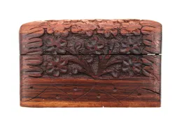 Kleine Holz-Schatulle, handgeschnitzt, ca. 10 × 10 × 6 cm, violett gefüttert, Messingscharniere - Bild 3