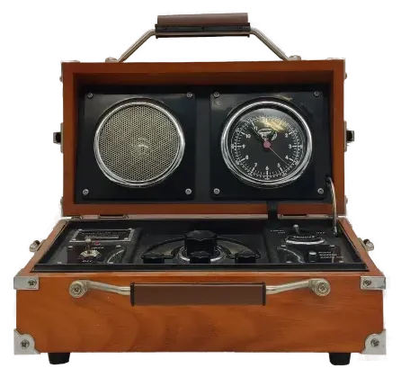 Spirit of St. Louis Vintage Radio in Holzgehäuse - Bild 1