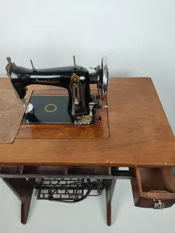 Antike Nähmaschine von 