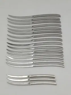 17 sandgestrahlte (versilberte) Fischmesser von 