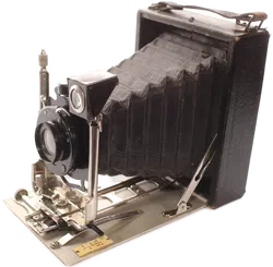 Antike Balgenkamera – Plattenkamera – Bausch & Lomb Objektiv – Laufbodenkamera um 1920 - Bild 2