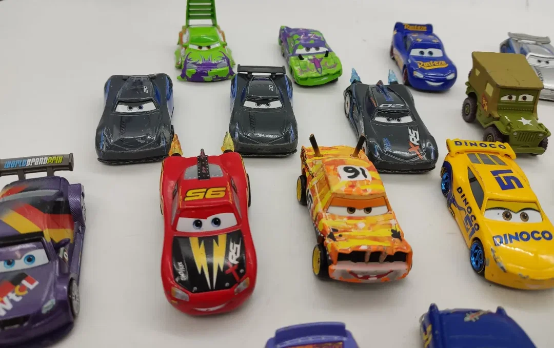  Mattel Disney/Pixar Cars Spielzeugautos 50 Stück – Bild 9