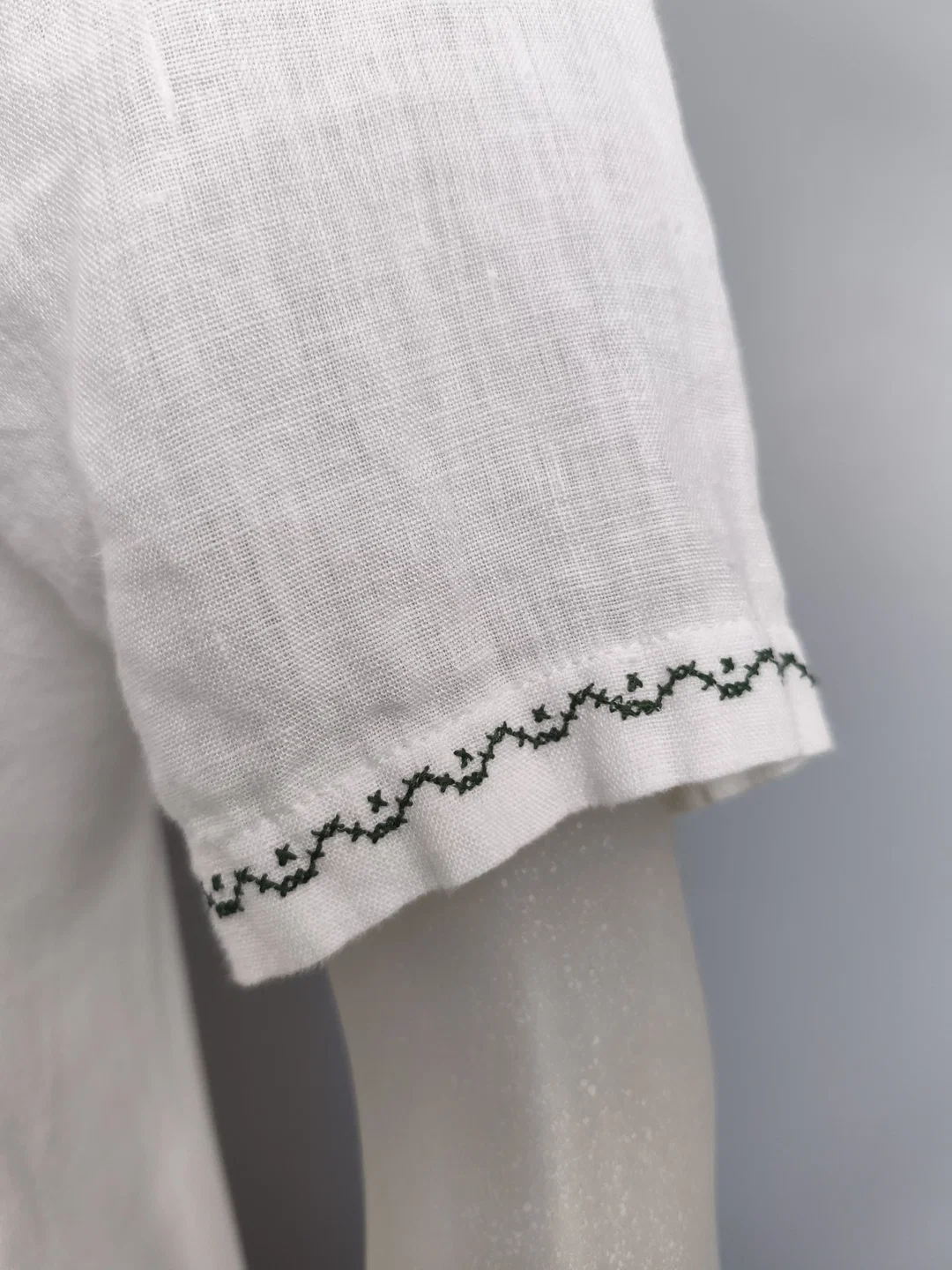 in collection, Damenshirt mit Stickerei, Gr. 36 – Bild 3