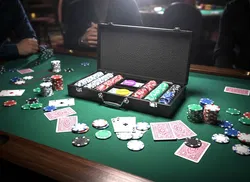 Poker-Set im Koffer — Pokerchips (mehrfarbig), 2 Kartendecks, Big/Small Blind-Marker - Bild 1