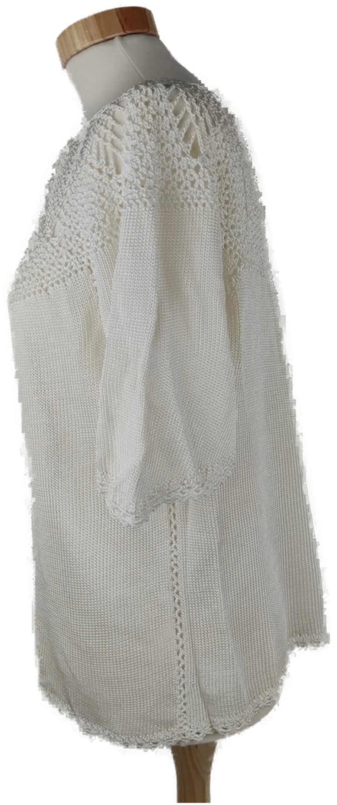Pullover kurzam mit Rundhalsausschnitt, gestrickt, weißes Garn, Größe 40/42 (geschätzt) – Bild 2