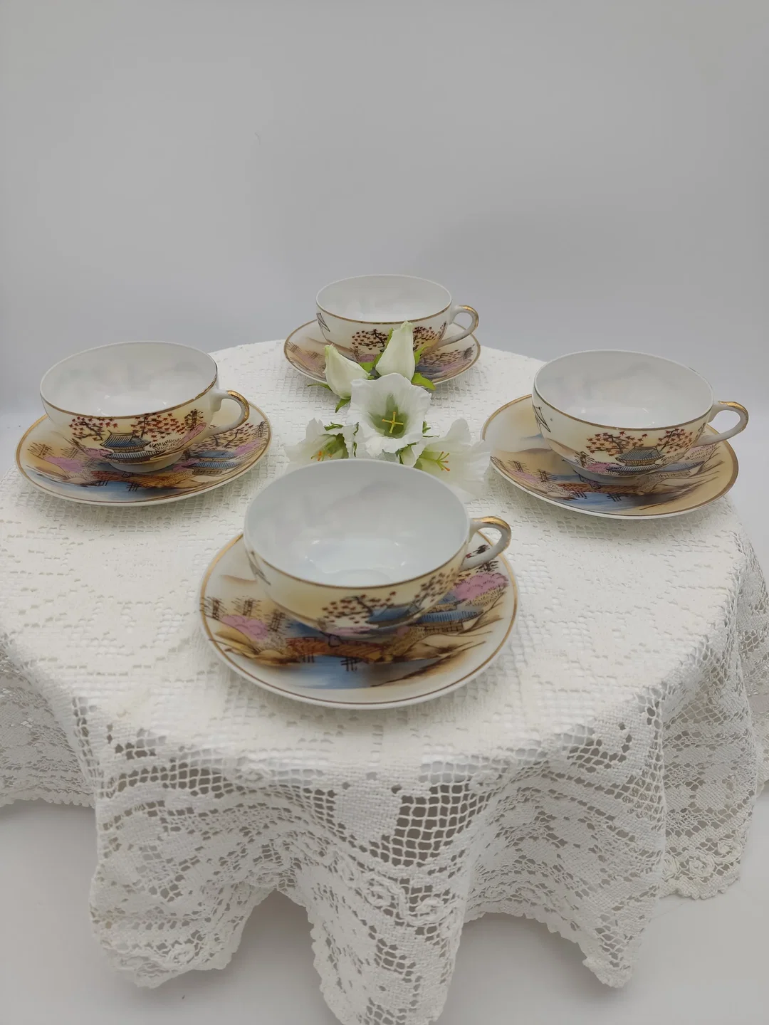 Japanische Teetasse mit Untertasse 4er-Set Porzellan Landschaftmotiv | Asiatische 'Kutani' Stil - Bild 1