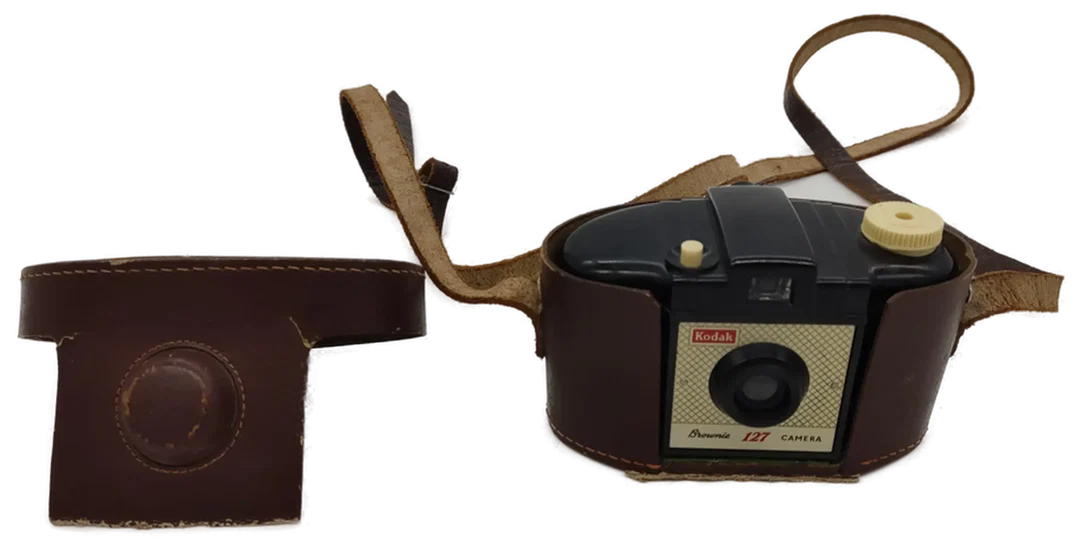 Kodak Camera/Kamera Brownie 127 in Ledertasche – Bild 2