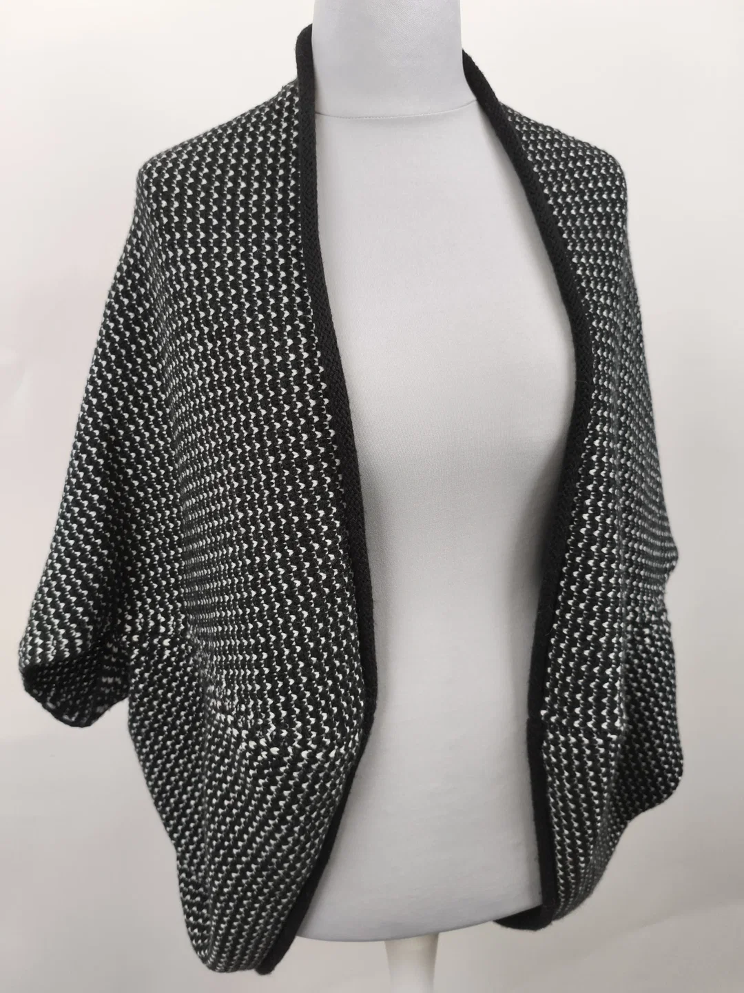 Opus, Poncho – Bild 3
