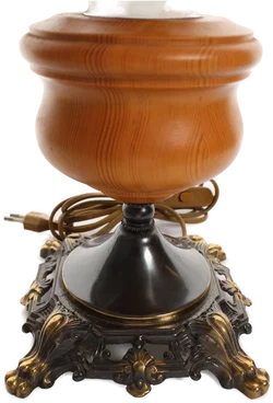 Charmante Tischlampe im Stil der klassischen Petroleumlampe – mit moderner Elektrifizierung.  - Bild 3