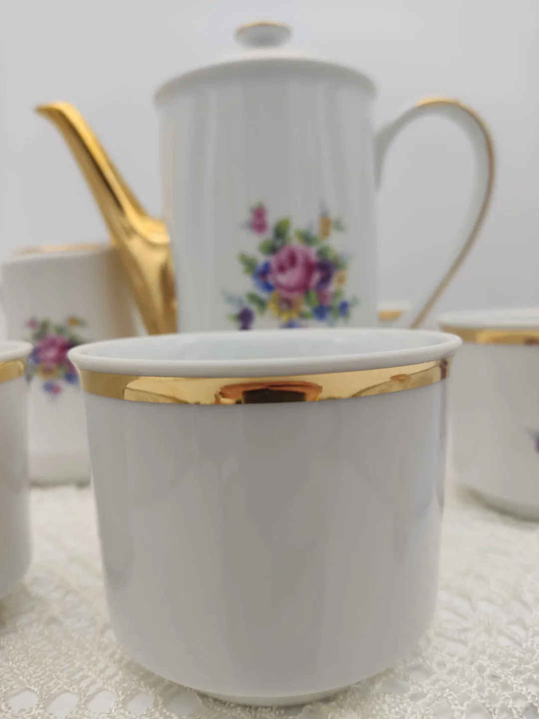  Porzellan-Teeservice mit Kanne & Milchkännchen, Goldrand | Vintage-Charme – Bild 7