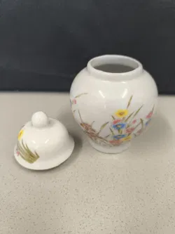 kleine Zierdose, Teedose, Porzellan - Bild 2