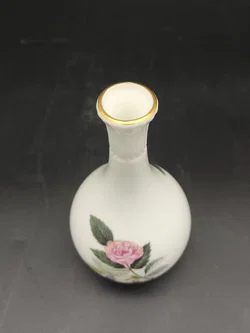 Kleine Blumenvase der Marke Wedgwood "Hathaway Rose" / Made in England  - H 13,5 cm – Vorschau 2