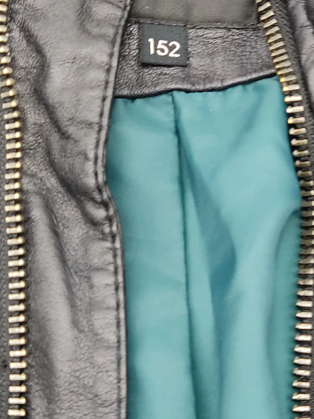 Charles Vögele Kinder Lederoptik Jacke schwarz Gr. 152 – Bild 3