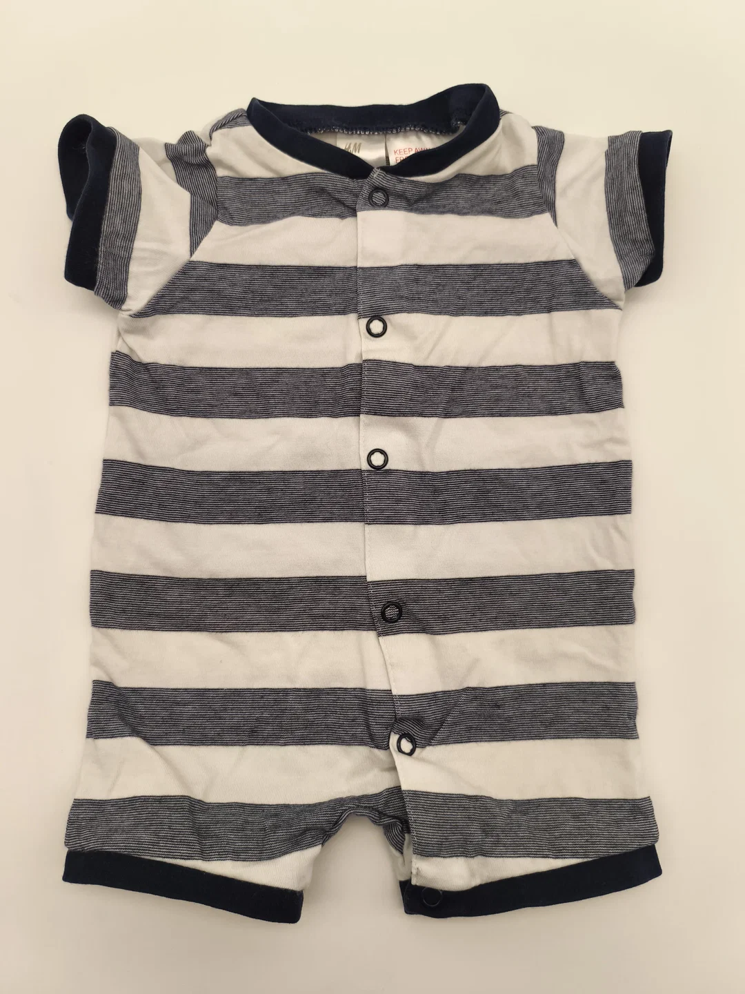 7 Stk. Babyhosen und Shirts, Gr. 50/56 – Bild 2