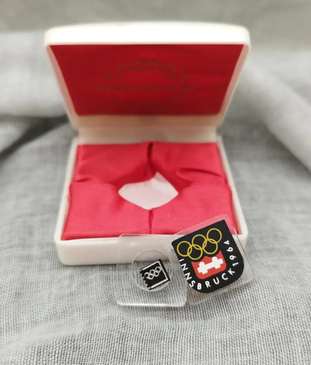 Miniaturbuch-Olympischer Eid in 7 Sprachen inkl. Lupe, Olympische Spiele Innsbruck 1964 - Bild 1