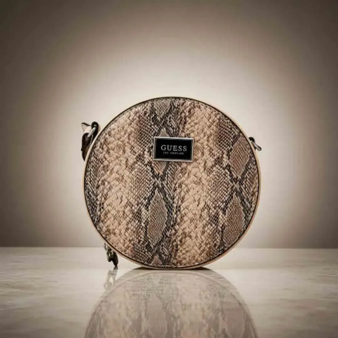 GUESS Los Angeles Runde Umhängetasche Snake Print Schlangenmuster Beige - Bild 4