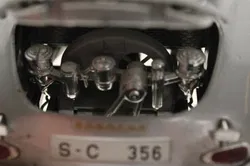 Burago Porsche 356 B – Maßstab 1:18 – Silber – Modellauto Diecast – Made in Italy - Bild 5