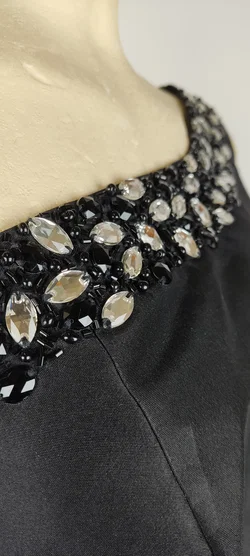 Etuikleid  Mit Steinverzierung | Asymmetrischer Chic - Bild 5