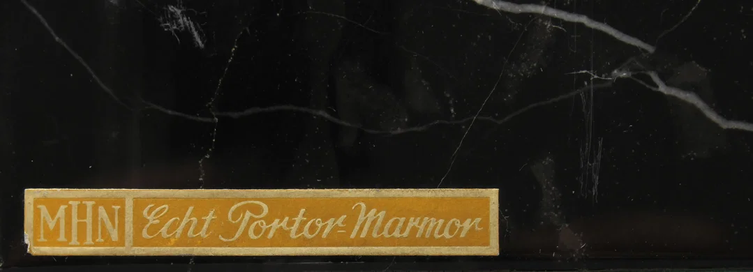 MHN Tischuhr aus echtem Portor Marmor – Quarz Uhrwerk – ca. 12,5 x 9,5 cm – Bild 4