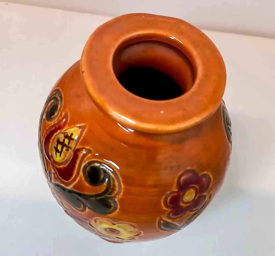 Gmundner Keramik Vase mit handgemalter Blumen-Bordüre (16 cm) – Bild 2