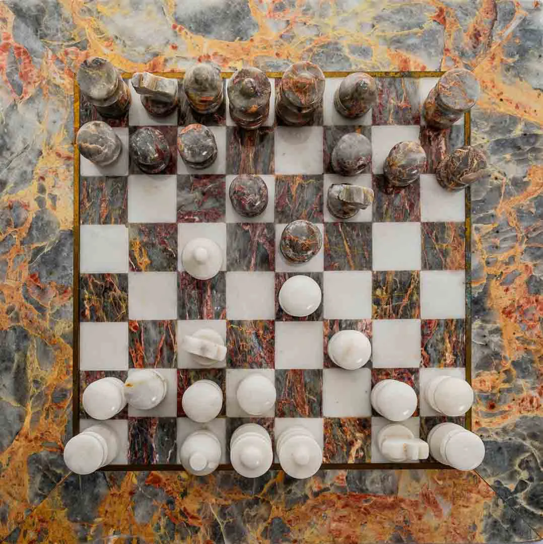 Schachbrett aus Marmor mit Spielfiguren, handgefertigt - Bild 1
