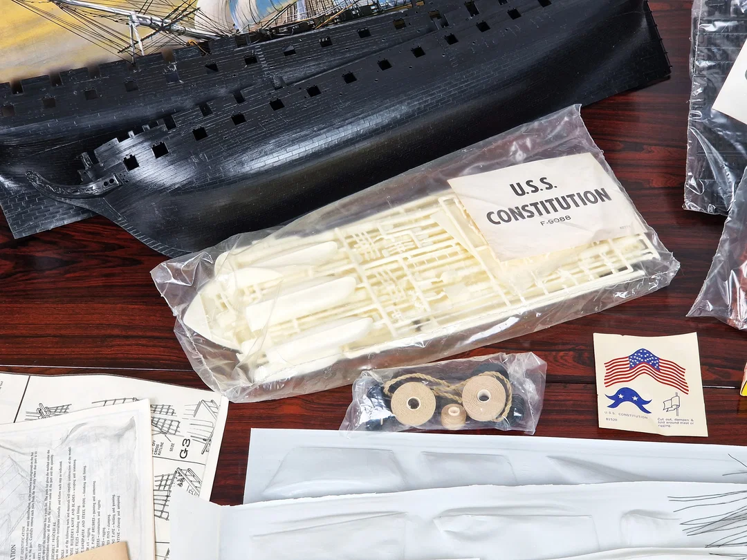 Vintage Revell U.S.S. Constitution "Old Ironsides" Modellbausatz (H-398) - 1970er Originalausgabe, Ungebaut in OVP (Segel teils beschädigt) – Bild 11