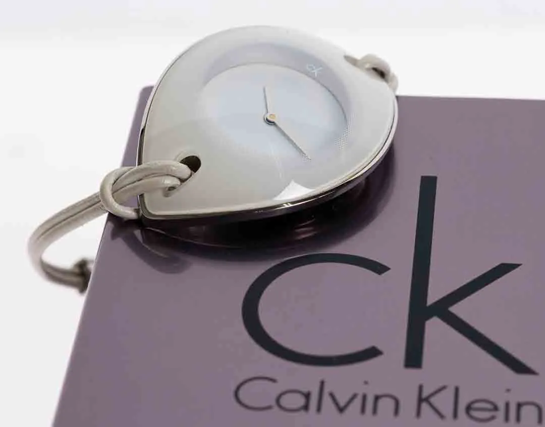 Moderne Damen Calvin Klein Uhr in weiß, Modell K8323120 – Bild 6