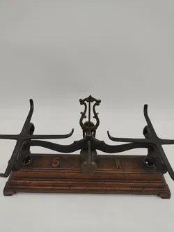 Vintage Gusseisen Balkenwaage mit Messing-Schalen und Gewichten  - Bild 2