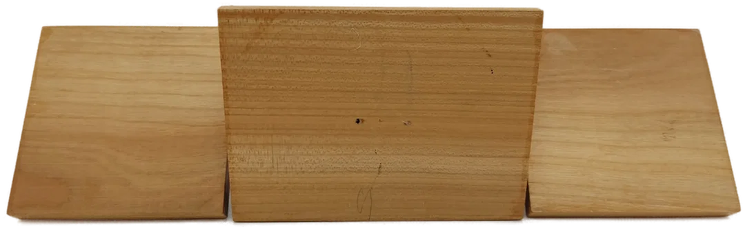 Kleiner Holzaltar mit 2 Kerzenständern – Bild 3