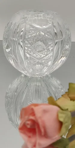 Kleine Kristallvase mit Blumenmotiv | Neuwertiges Unikat - Bild 1