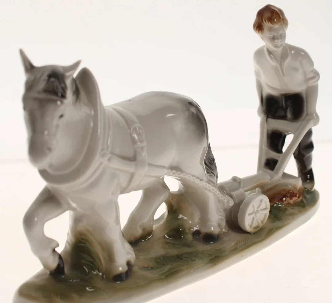 Porzellanfigur Bauer mit Pferdegespann – Handbemalt – Made in Czechoslovakia – Bild 2