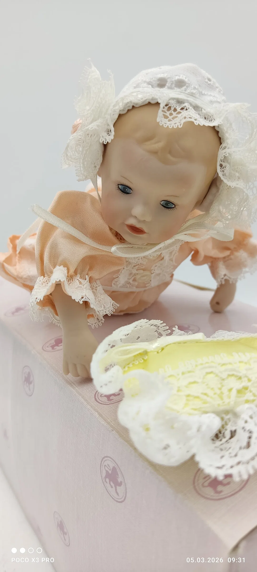 Ashton Drake Porzellanpuppe 'Heather' | Sammlerstück – Bild 5