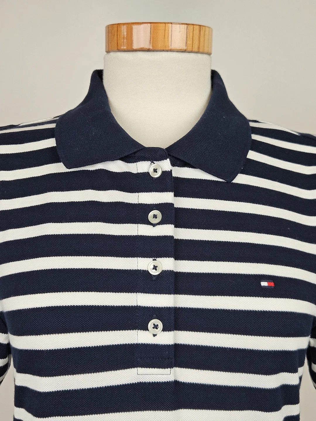 TOMMY HILFIGER Damen Poloshirt, blau/weiß - Gr. M  – Bild 4