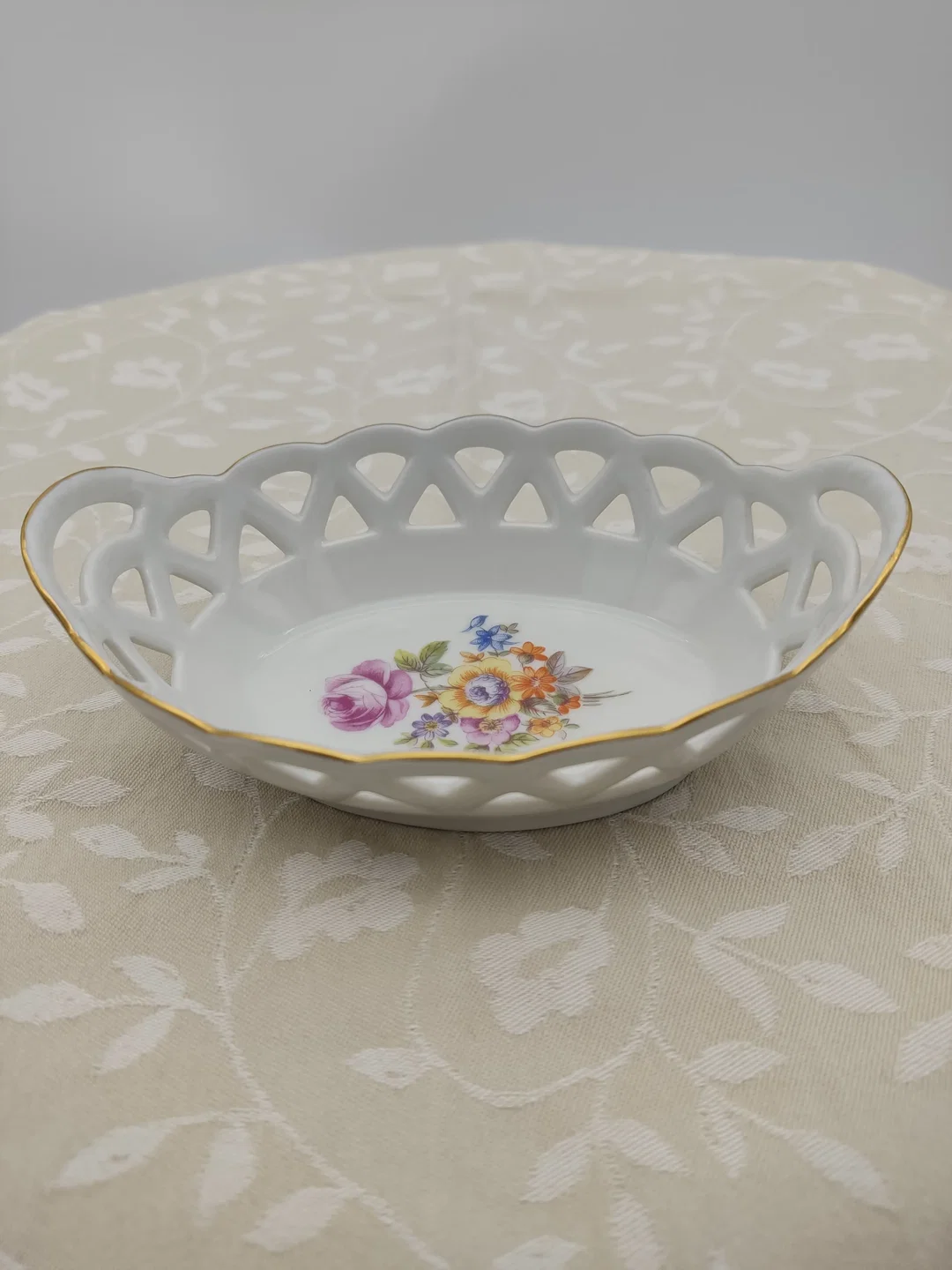 Durchbruchschale mit Blumenmotiv und Golddekor 'Fine China' | Thüringer Lichte Porzellan - Bild 1