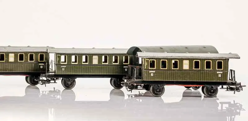 Märklin Personen- und Gepäckwagen 8 Stück Blechgehäuse H0 – Bild 3