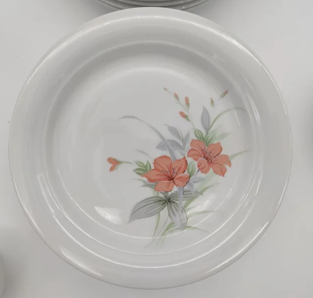 Speiseservice "Kahla", unvollständig, weiß mit orange/grün/grauen Blüten, Größe: 27 tl.g.  – Bild 3