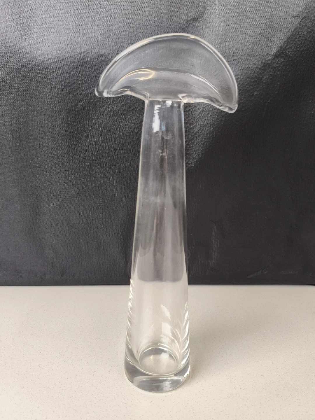Kerzenhalter aus Glas mit geschwungenem, organischem Design - Bild 4