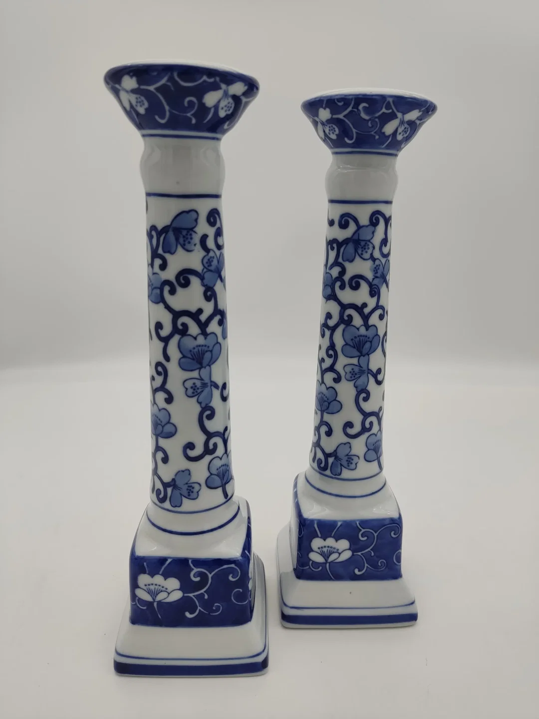 Asiatische Porzellan-Kerzenständer 2er Set mit floralem Dekor, Höhe 26 cm – Bild 2