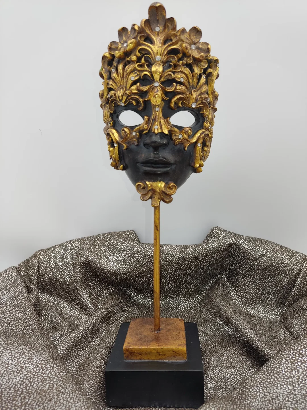Venezianische Kunstharz Maske Herzog von Malfi  | Goldglanz mit Strass von Fa. J. Holländer - Bild 1
