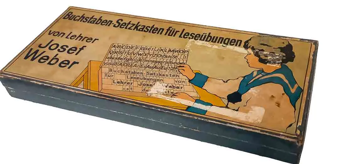 Antiker Buchstaben-Setzkasten für Leseübungen Josef Weber – Bild 3
