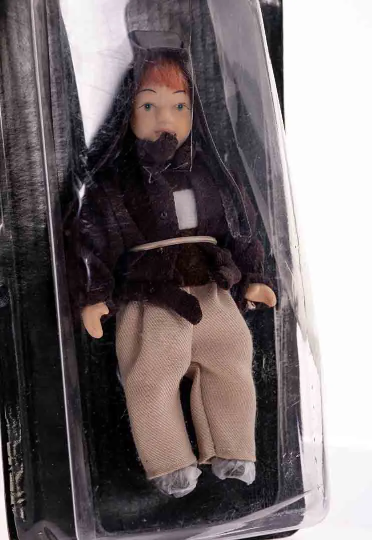  DE AGOSTINI Sammlerpuppe / Porzellanpuppe, Höhe 15cm - Bild 4