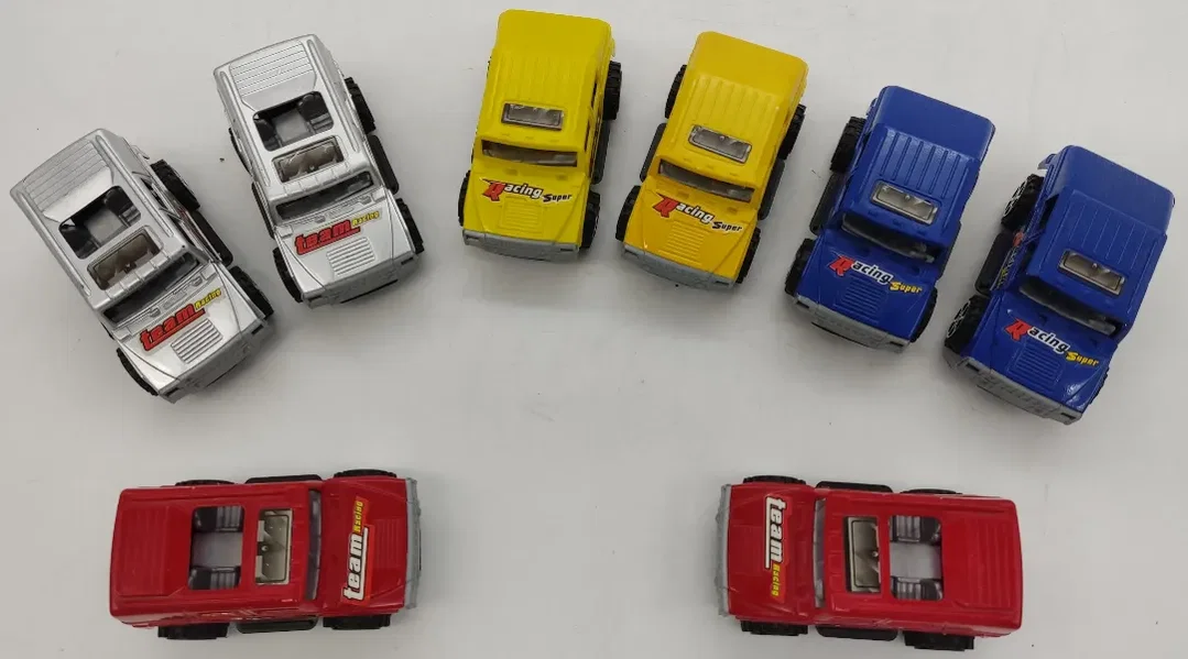 8 Spielzeugautos Jeep – Bild 3