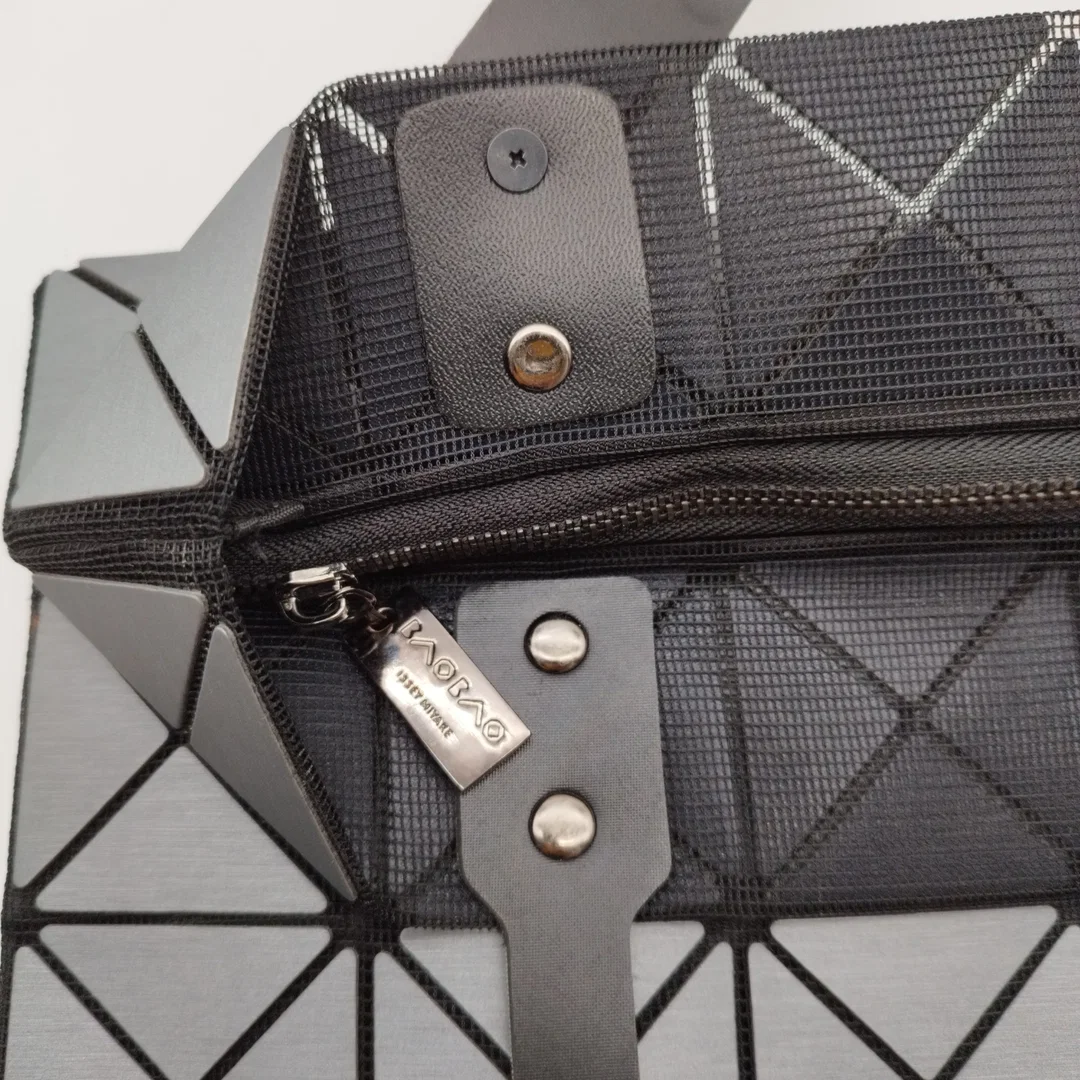 BAO BAO Issey Miyake "Lucent" Shopper/ Tote Bag | Silber Metallic | Neuwertig – Bild 6